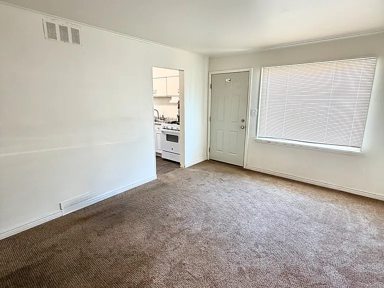 1825 6th Ave N #8 — Photo 2