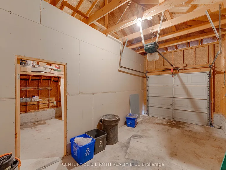 361 Georgian Dr #UPPER — Photo 15