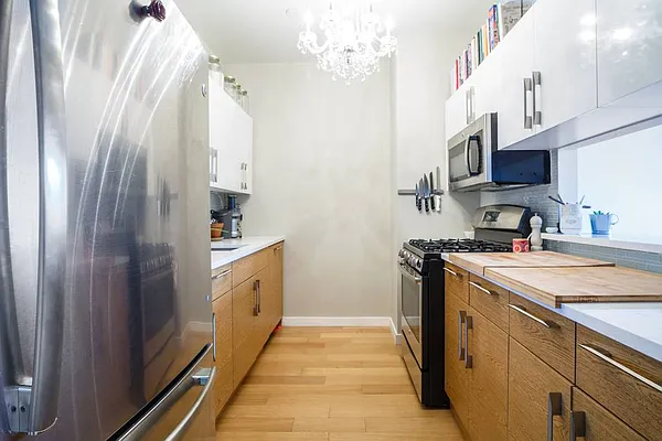 Rented by Voro, LLC | media 21