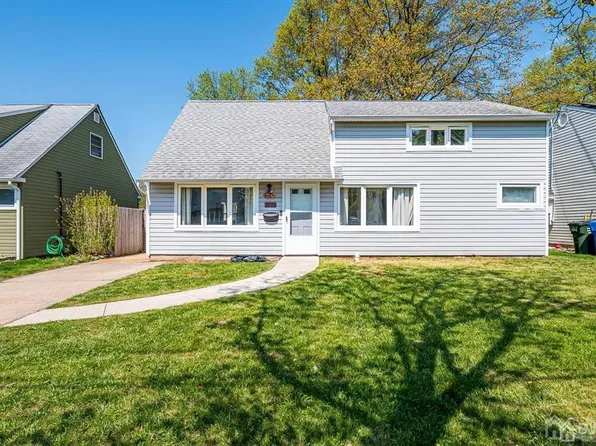 112 Homes Park Ave, Iselin, NJ 08830