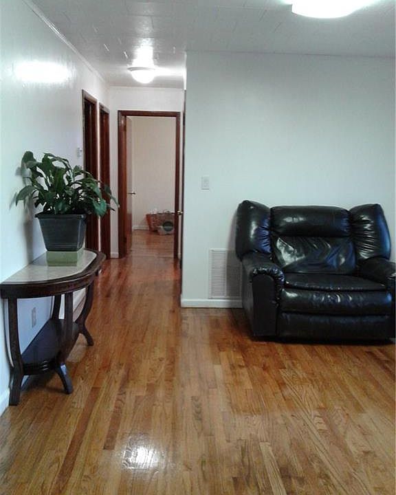 2nd image of 175 E Henry Pl