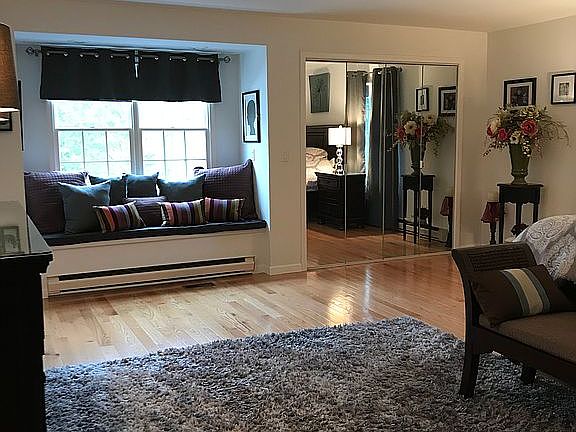 3rd image of 77 Fairwood Dr