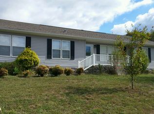 1012 Milldale Square Rd, Dandridge, TN 37725