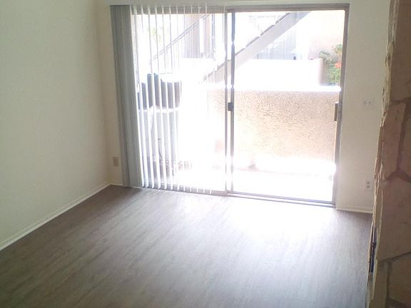 2nd image of 13561 Moorpark St APT 103