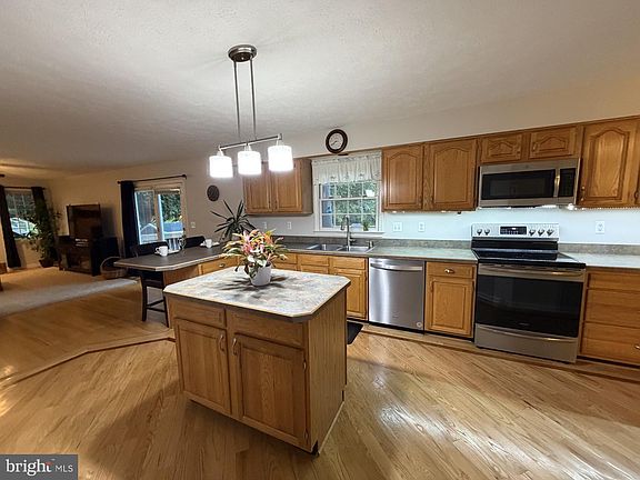 3rd image of 1903 Greenwood Dr
