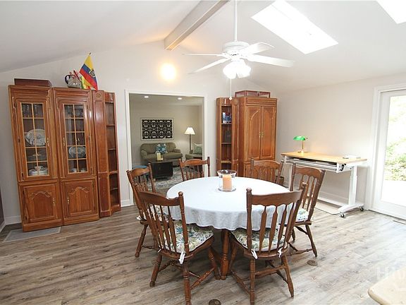 3rd image of 20 Grande Oaks  Dr
