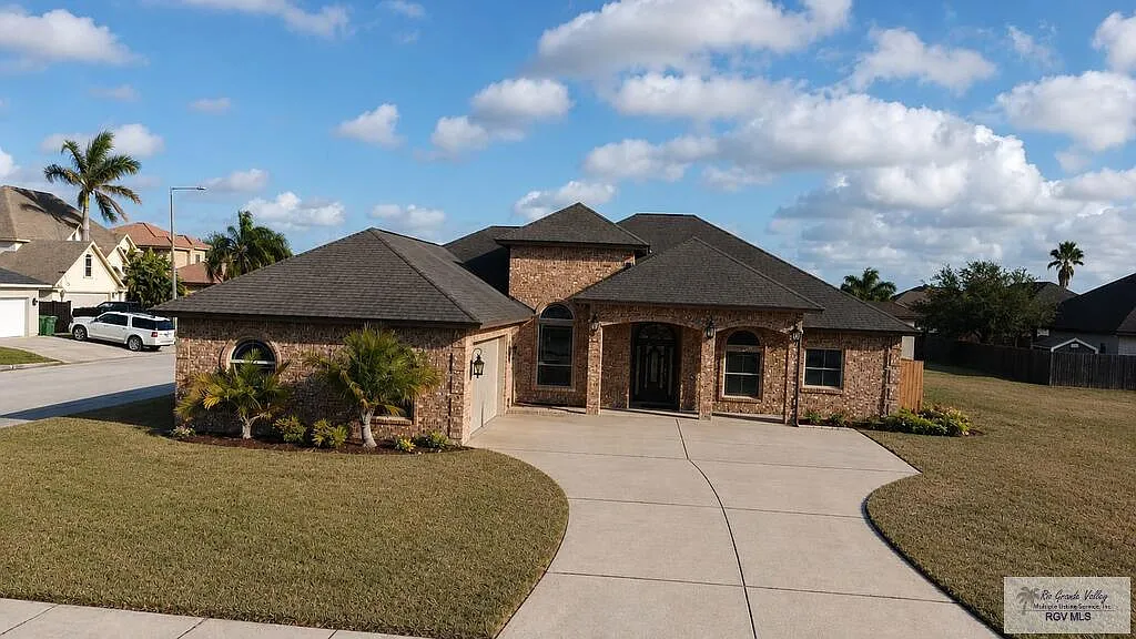 4 bed, 2.5 bath, 2455 sqft, $2,650 — Photo 1