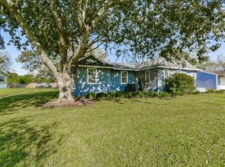 10570 Country Meadow Dr, Alvin, TX 77511
