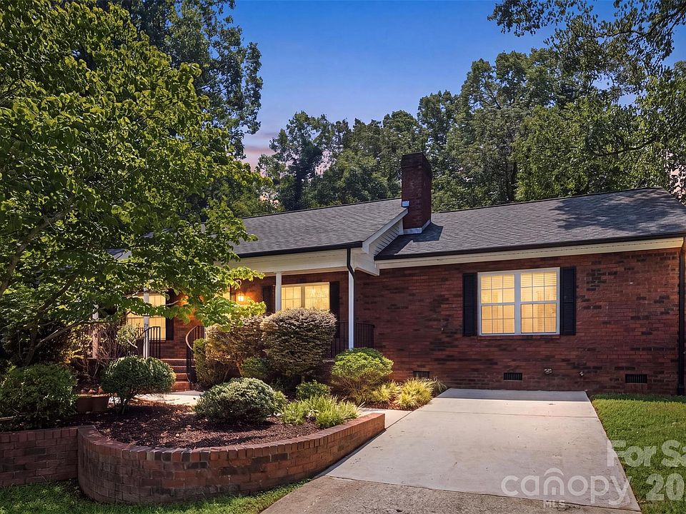 1st image of 125 Shady Bluff Dr