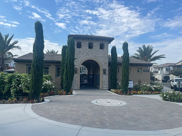 7070 Montecito Ln — Photo 72