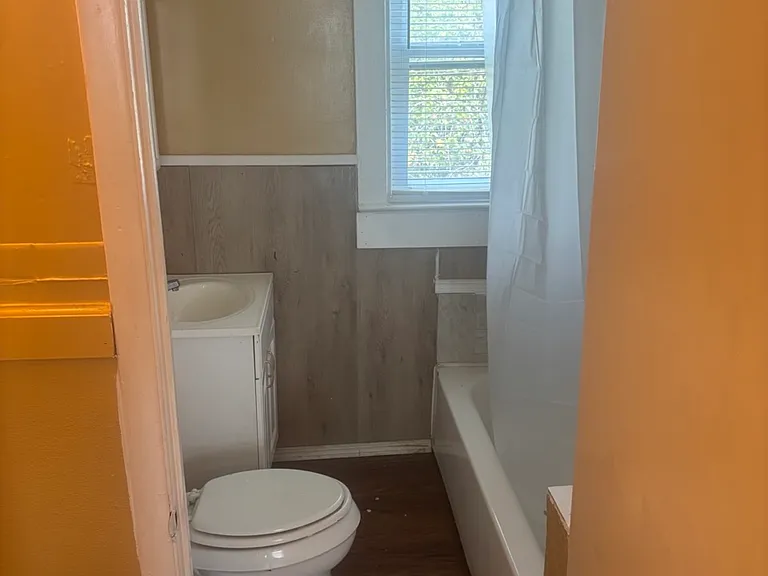 2507 E 109th St #D — Photo 13