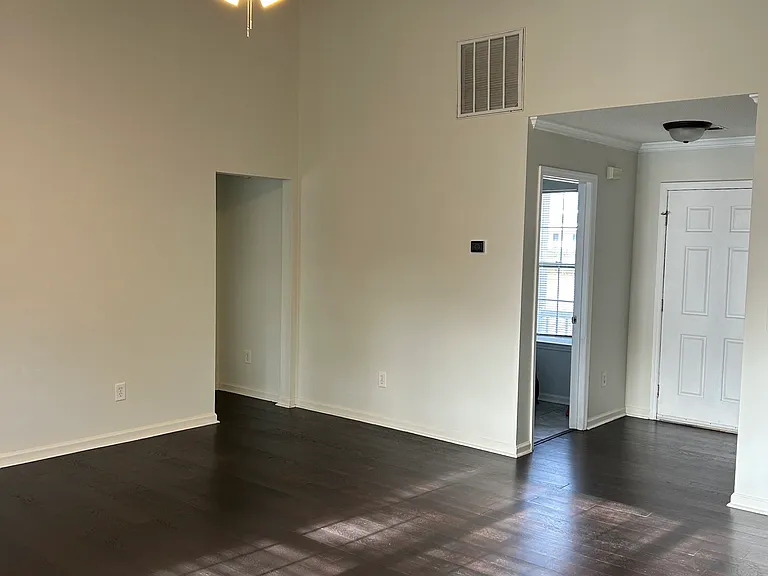 305 Rose Marie Ln — Photo 9