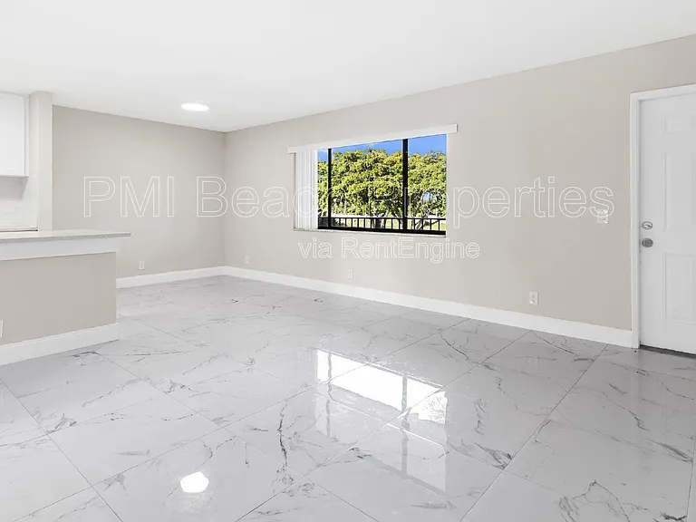 712 Meadows Cir — Photo 2