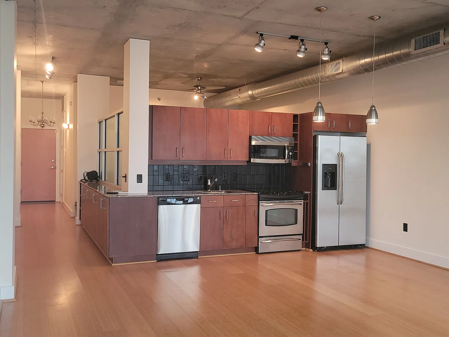 1 bed, 814 sqft, $1,700 — Photo 4