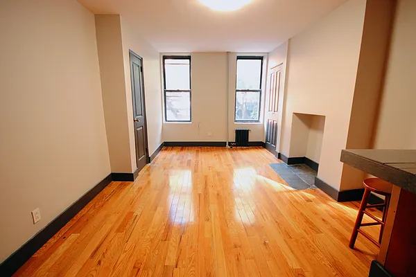 Rented by Bond New York | media 7