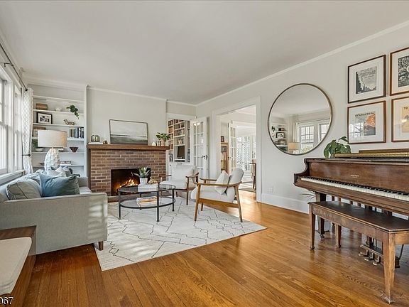 4th image of 42 Carolin Rd