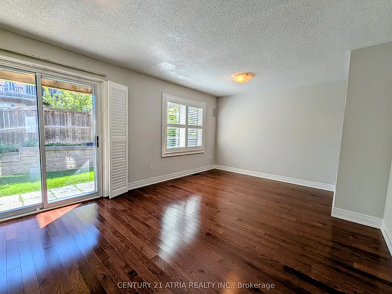 5047 Warwickshire Way — Photo 3