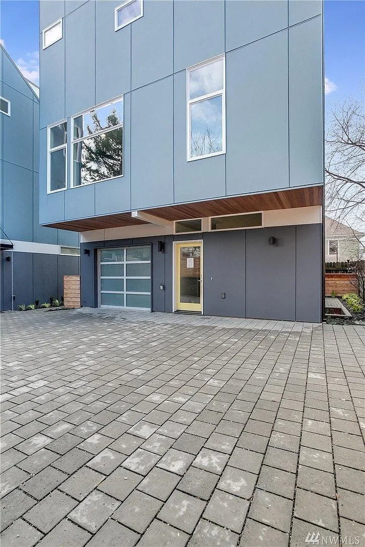 3 bed, 2.5 bath, 1649 sqft, $3,995 — Photo 1