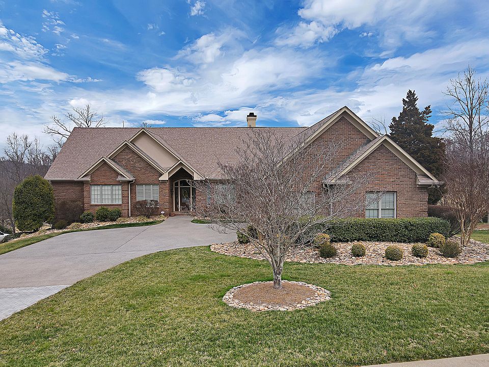 1st image of 915 Timberline Dr