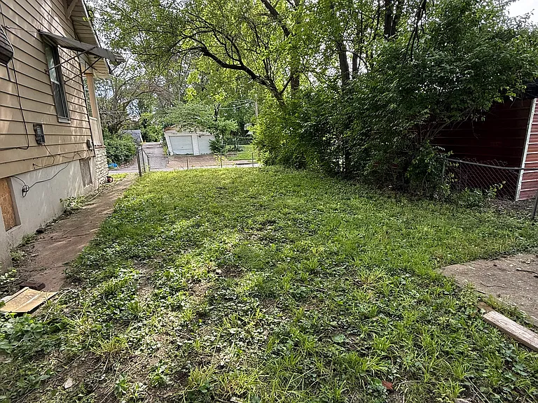 8116 Pelham Ave — Photo 18