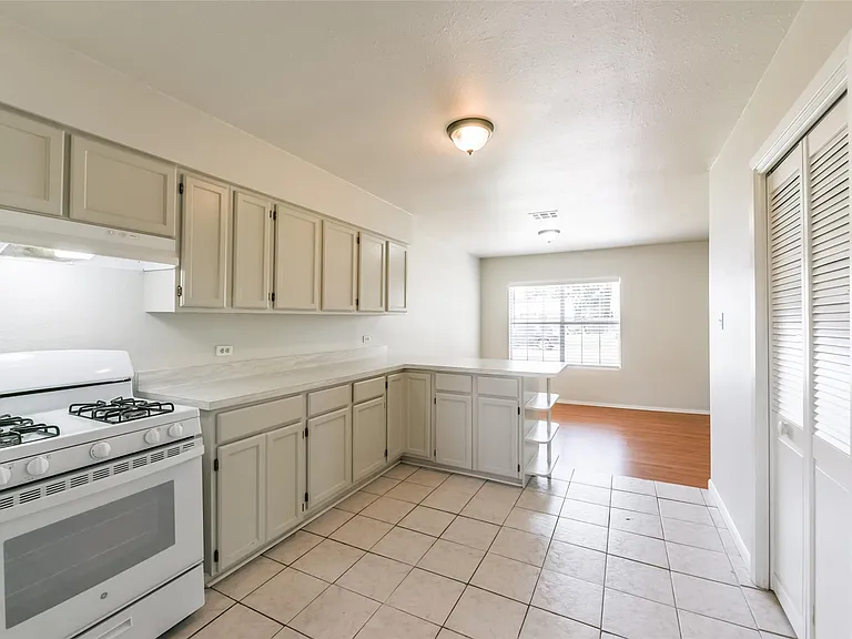 5514 Vickita Dr — Photo 18