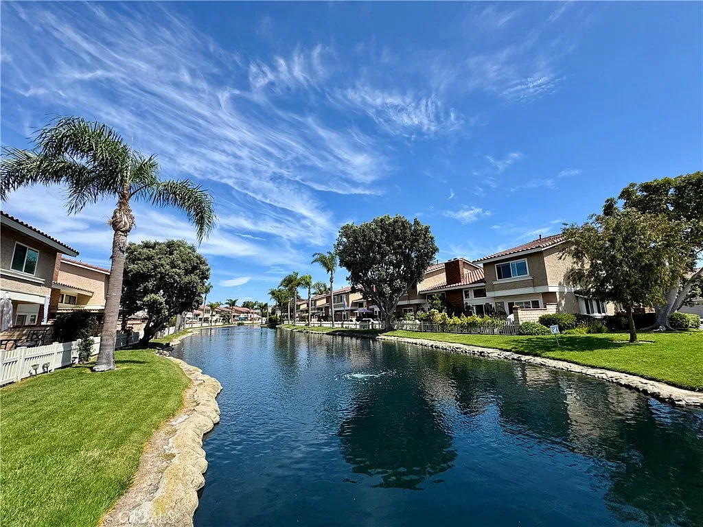 3 bed, 1751 sqft, $5,580 — Photo 1