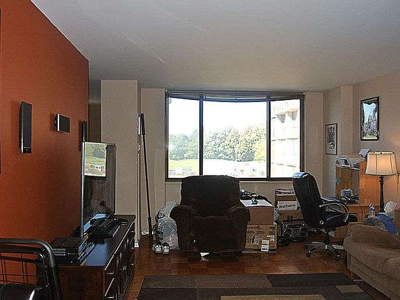2nd image of 269 Grand Central Pkwy #3U