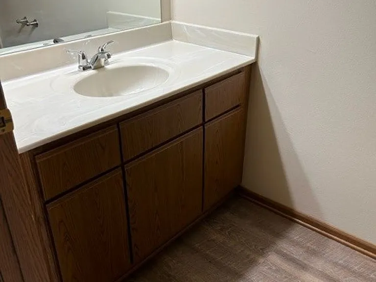 Lake Court Apartments — Photo 12