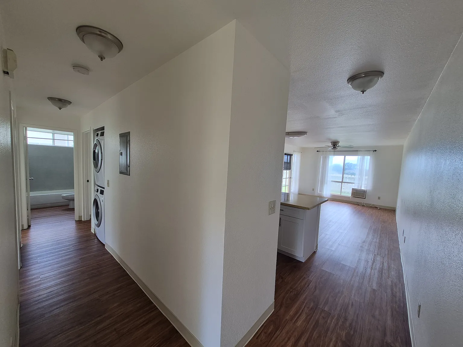 3 bed, 980 sqft, $3,115 — Photo 4