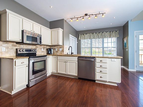 5th image of 920 Willow Oak Ct