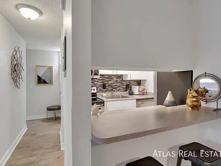180 Flats — Photo 77