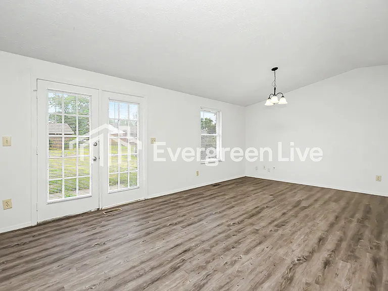 8298 Sunnyvale Cir — Photo 4
