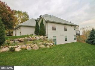 501 Cascade Dr, Chaska, MN 55318