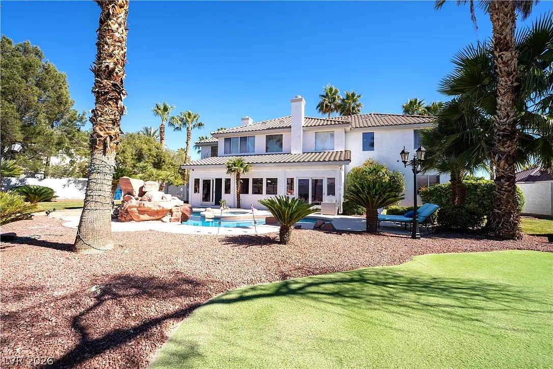 5 bed, 4.0 bath, 4726 sqft, $6,000 — Photo 3