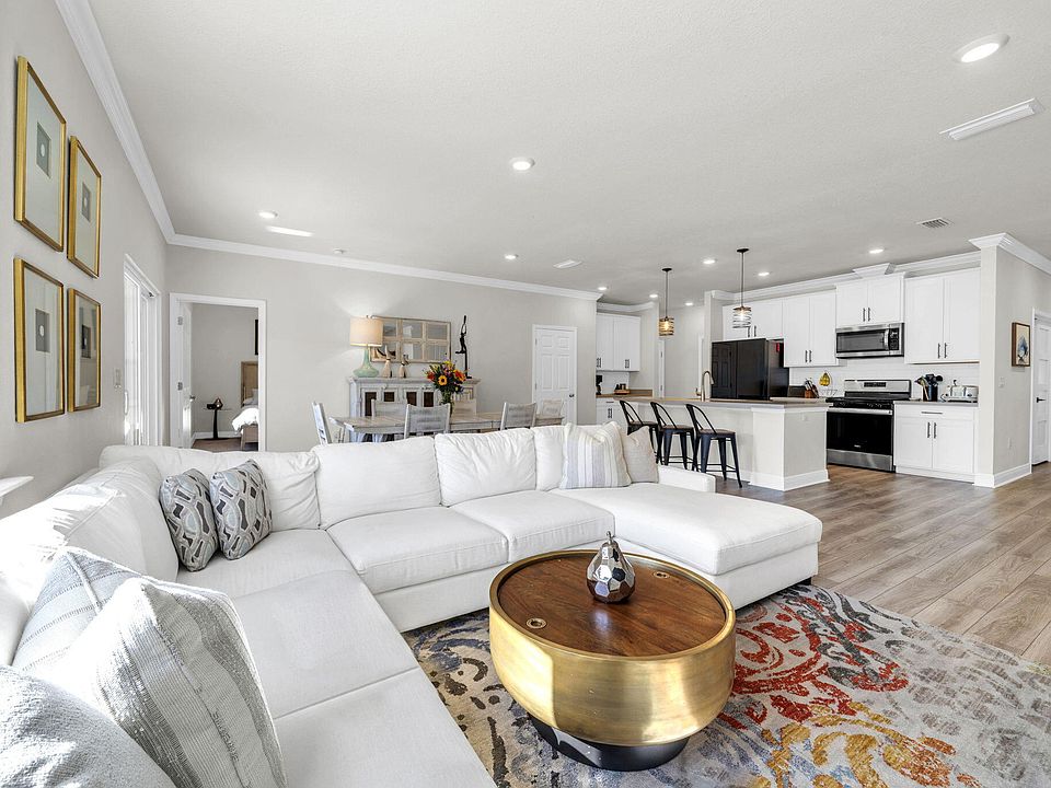 1st image of 221 Picnic Pl