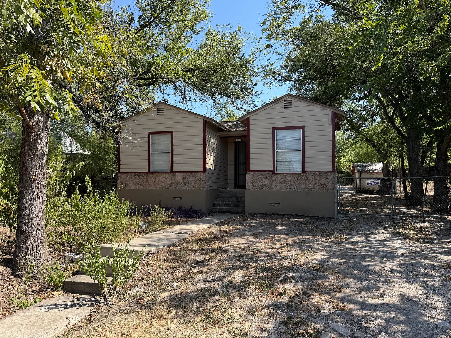 3 bed, 1176 sqft, $1,300 — Photo 2