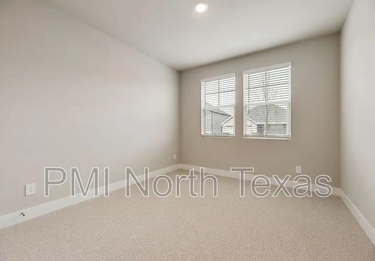 1404 Winters Way — Photo 13