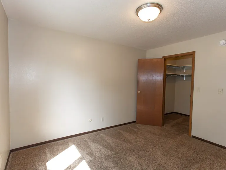 754 S Phillips Ave — Photo 11