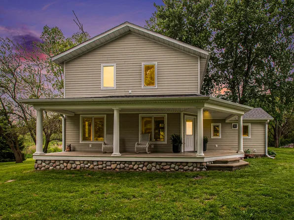 13562 Holden Rd, Buchanan, MI 49107