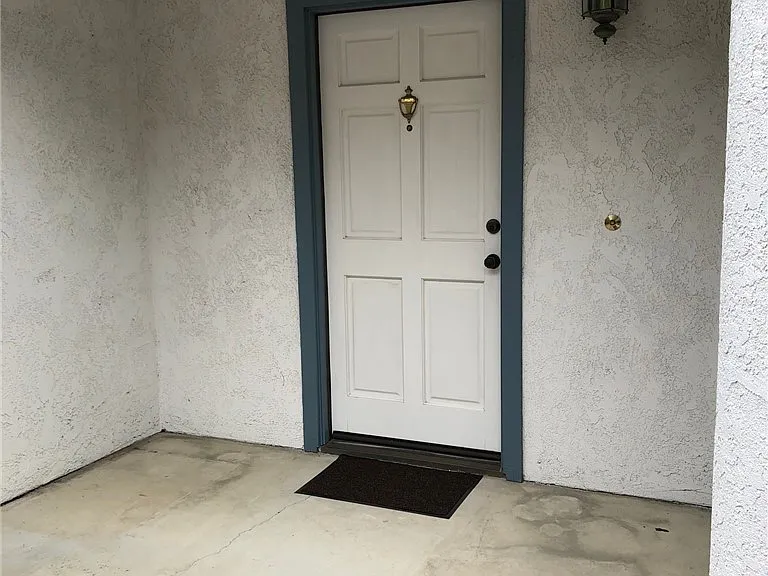 1813 Newport Ave — Photo 3