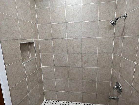 5th image of 6303 South St