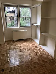Rented by R New York