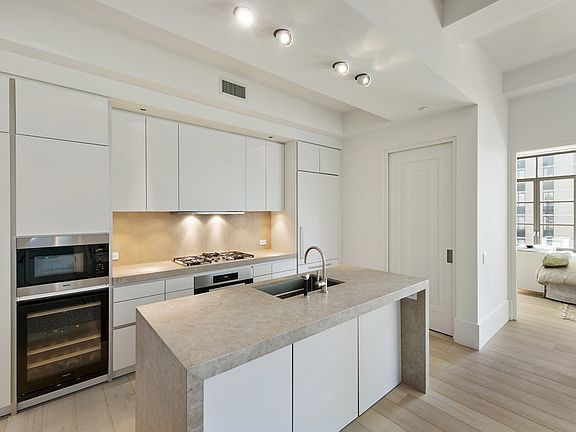 3rd image of 404 Park Ave S
