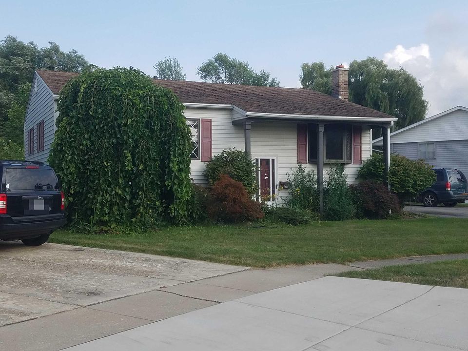 2nd image of 123 Azalea Dr