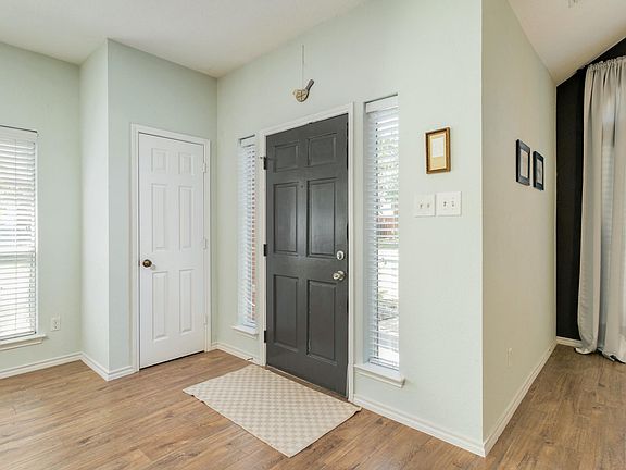 5th image of 508 Lake Forest Dr