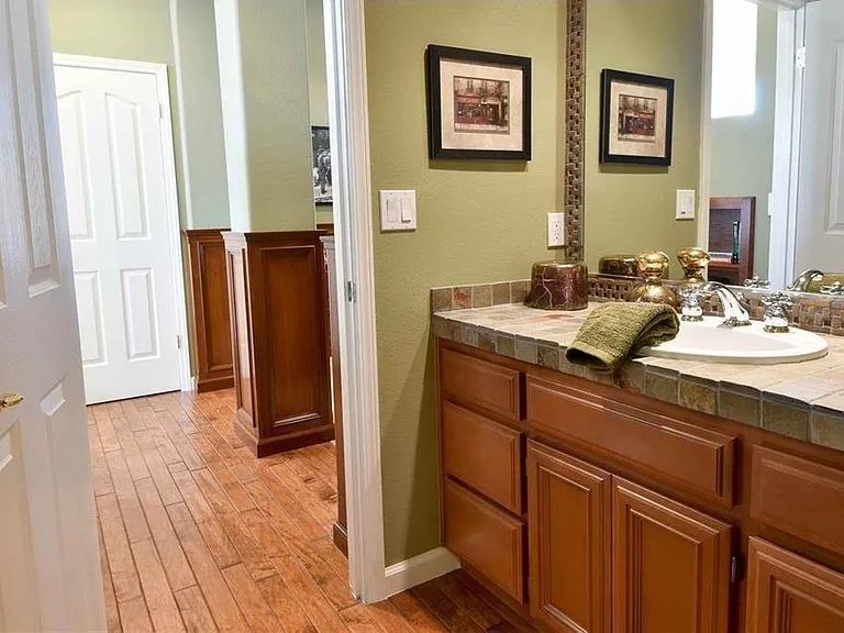 1162 S Chanterella Dr — Photo 8
