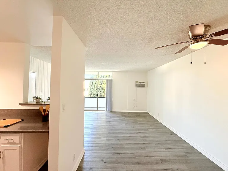 1029 N. Ardmore Avenue — Photo 18