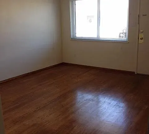 Bright 1-Bedroom Apartment in Convenient Oakland Location Parking Available — Photo 1