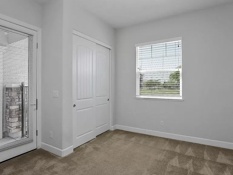 989 Hayman St — Photo 23