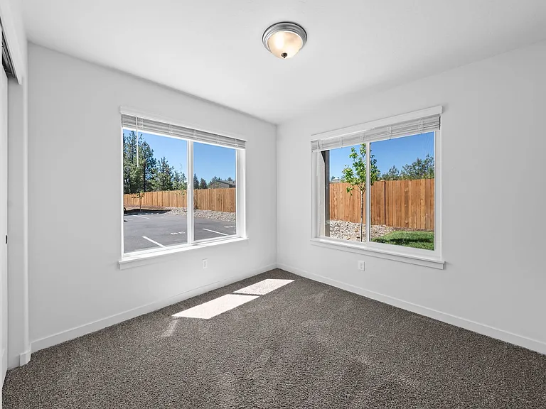McKenzie Meadows Apartments — Photo 20